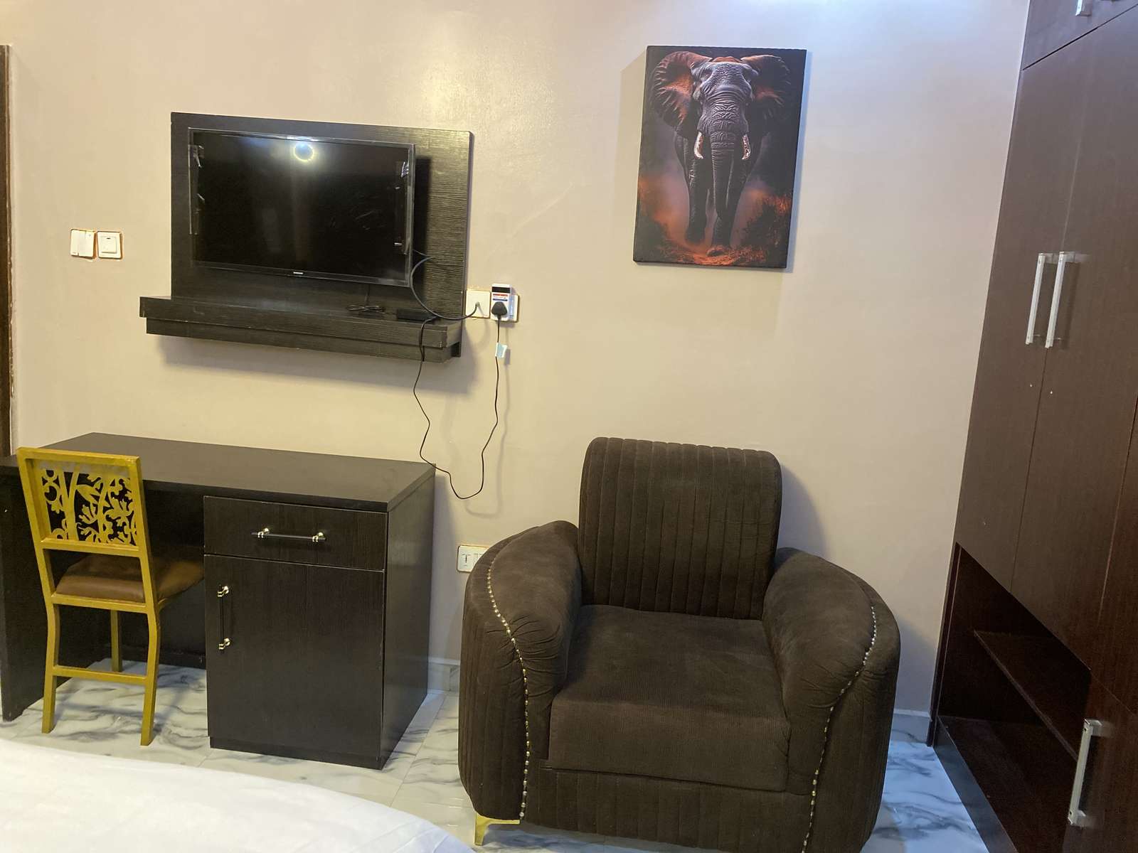 Luxury Suite Bedroom – Ojay Cruise Hotel