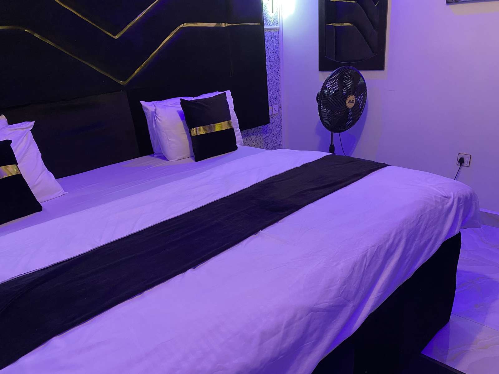 Luxury Suite Bedroom – Ojay Cruise Hotel