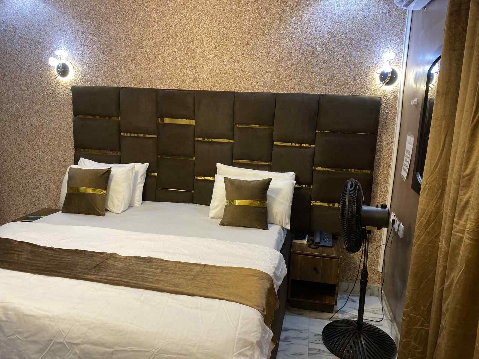 Luxury Suite Bedroom – Ojay Cruise Hotel